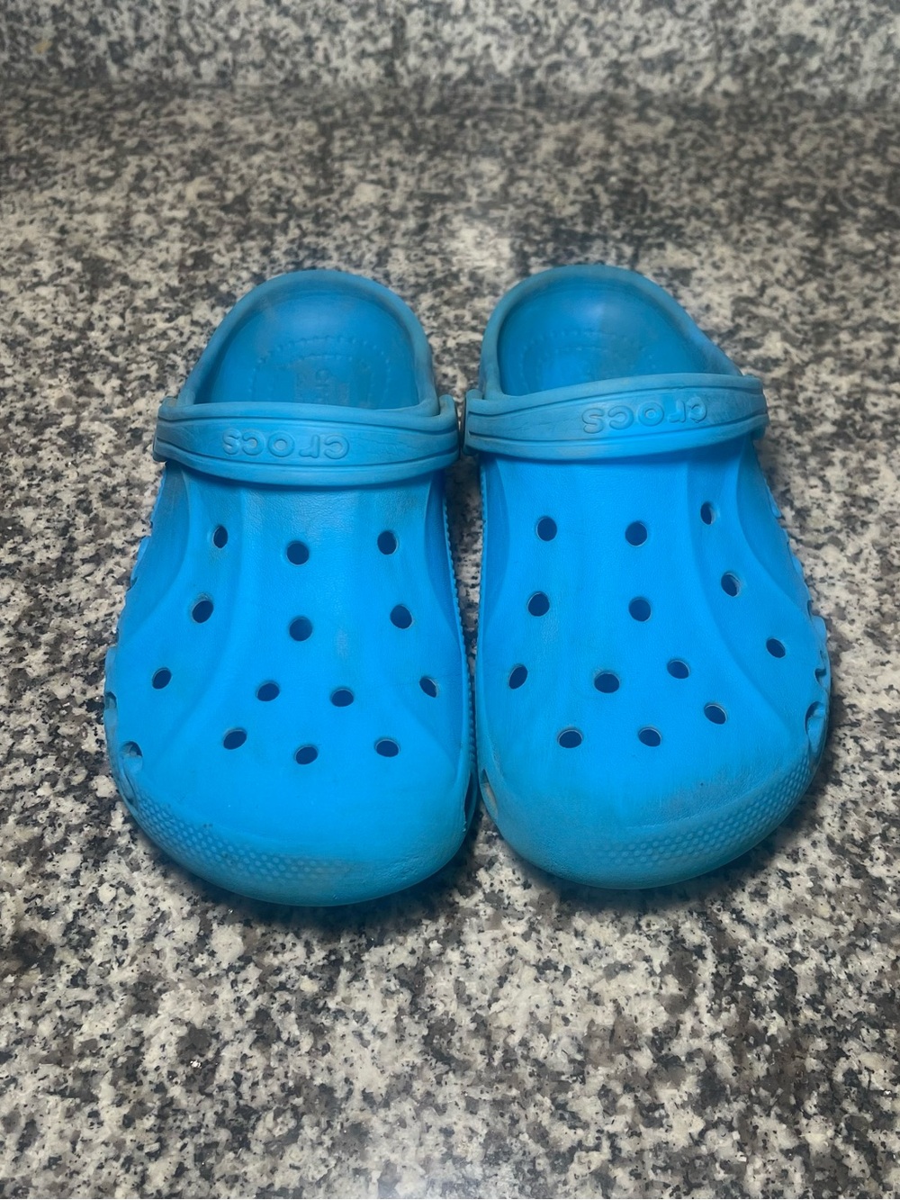 Crocs bays clog bright blue kids size 3 rubber garden shoes play outside
